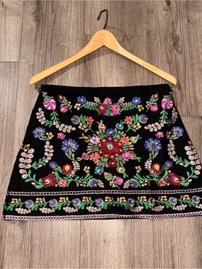 Mini Skirt Black Embroidered Floral A-Line Size Large Bohemian Cottagecore